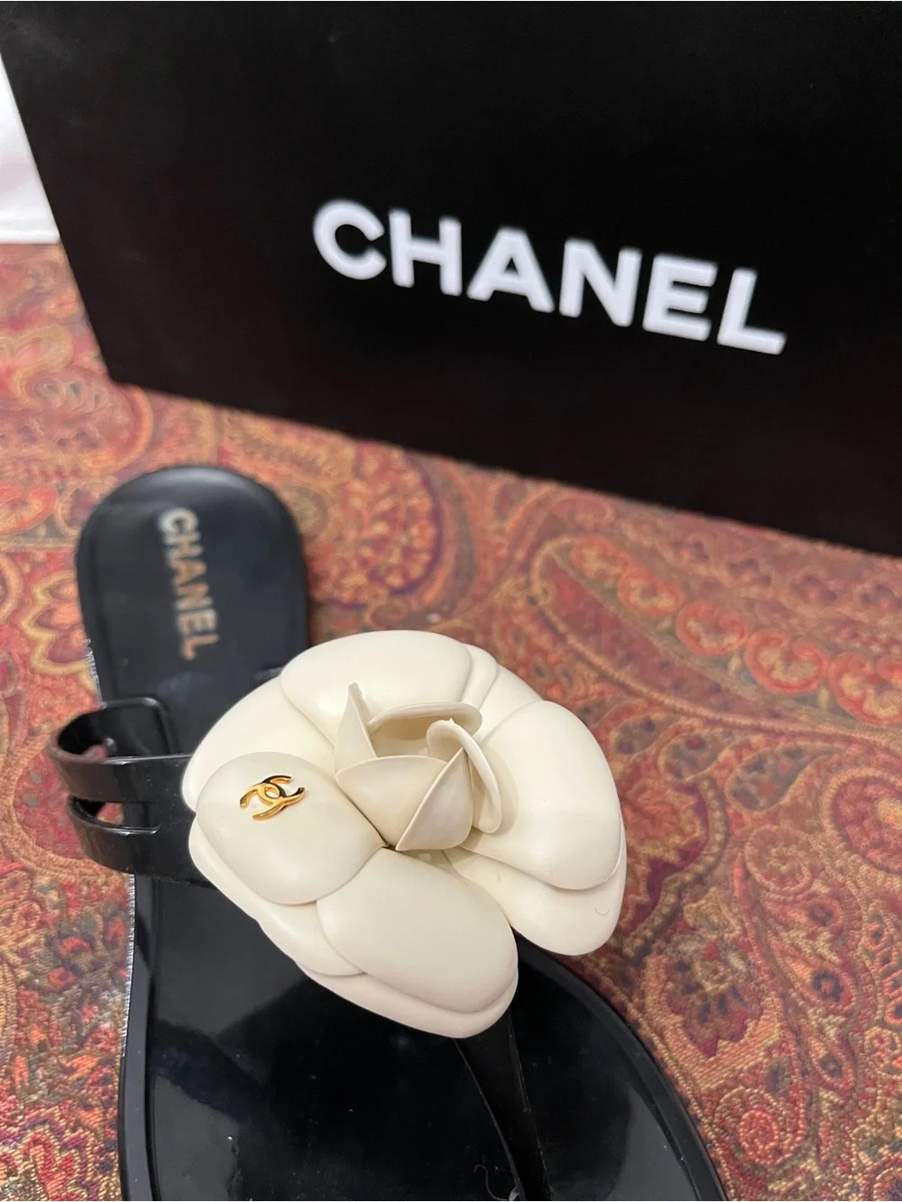 CHANEL elevate your